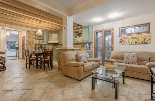 Villa 'Sorriso' with Private Pool, Wi-Fi and Air Conditioning