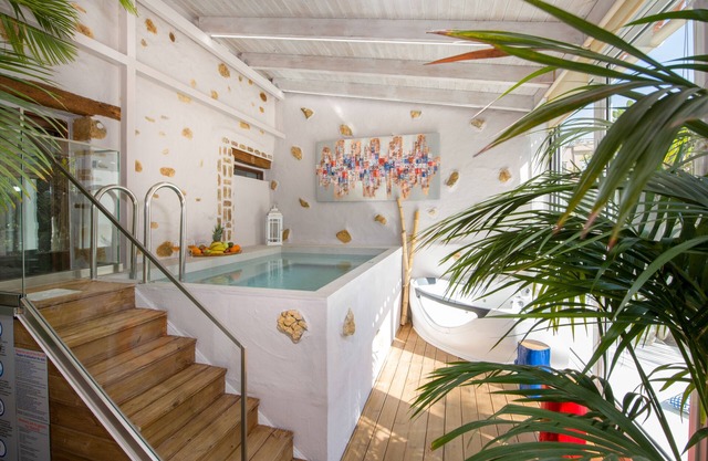 Villa Splantzia-heated Pool-garden-2 min Chania Port