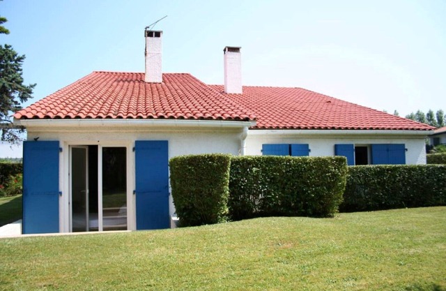Villa St Jean de Luz, Sea View, Beach 5 mins walk, Parking, Wifi