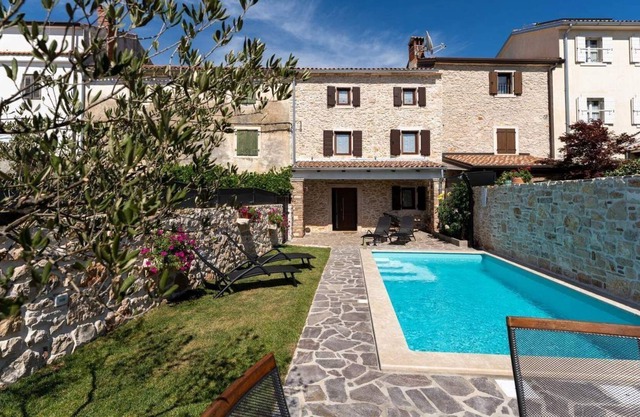 Villa Stonehouse with pool, Umag