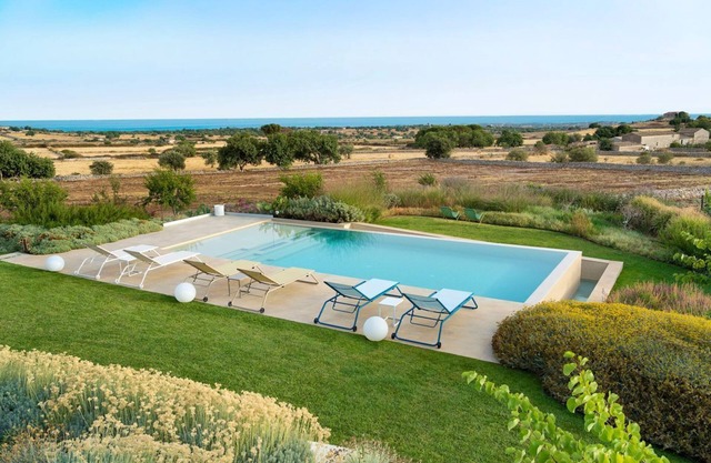 Villa Suprema - Four Bedroom Villa, Sleeps 8