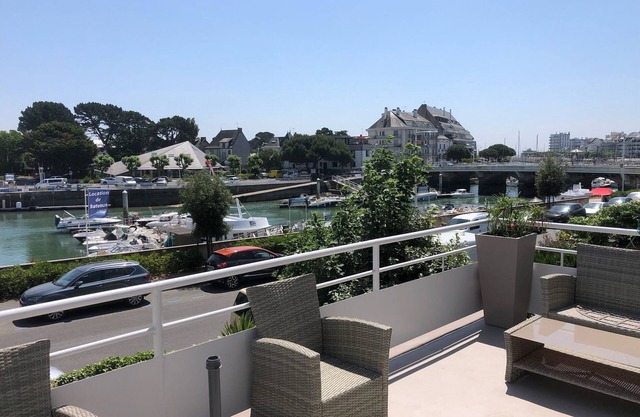 VILLA SUR LE PORT DU POULIGUEN - LA BAULE, REVEILLEZ-VOUS AVEC LES BATEAUX 😀