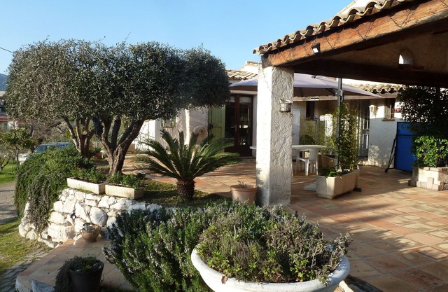 villa swimming pool 3 rooms near sea with calm cleared view