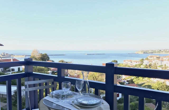 VILLA T4 1ST FLOOR SEA VIEW EXCEPTIONAL BEACH AND SHOPS ON FOOT 5 MN