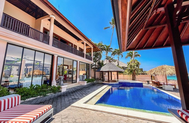 Villa Talia Vashti - 3 Bedroom, Oceanfront villa with Jacuzzi