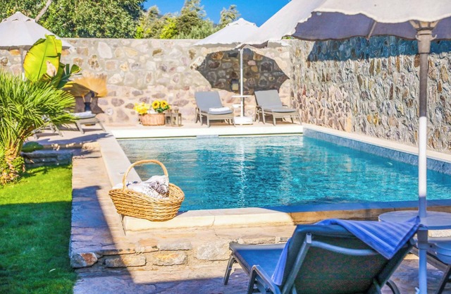 Villa Tan - Three Bedroom Villa, Sleeps 6