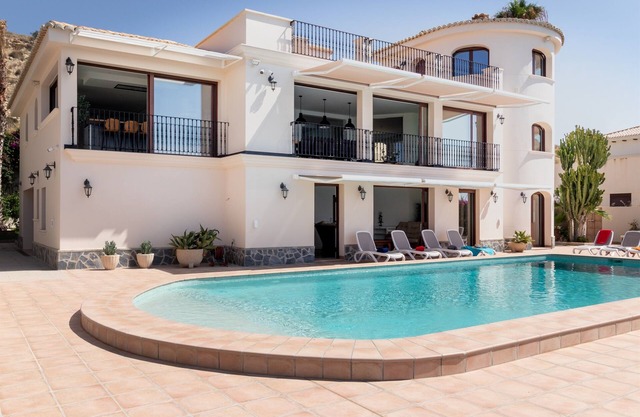 Villa Thorodin breathtaking 14P villa 1st line sea