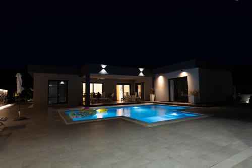 Villa TORO Velvet