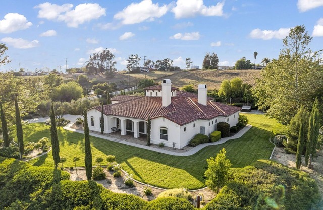 Villa Toscana - Upscale Wine Country Estate with Bridal Suite