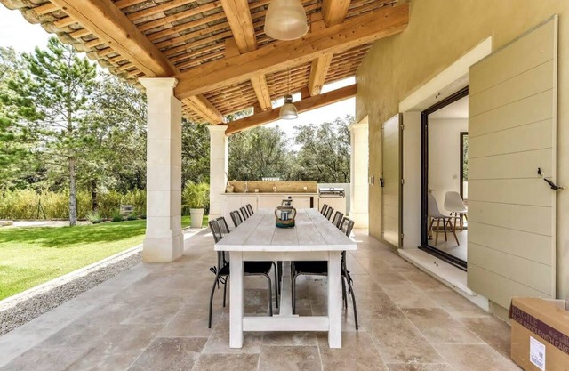 “Villa Tranquilla: Charming Retreat with Swimming Pool in Lourmarin”