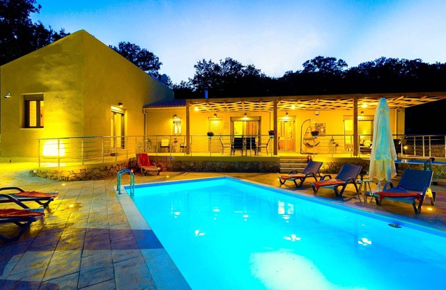 Villa Trules - Four Bedroom Villa, Sleeps 8