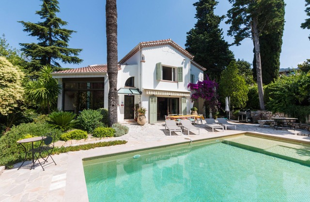 "VILLA TSAVORITE - CANNES CALIFORNIE" : large swimming pool, 4 bedrooms & 210 m2.