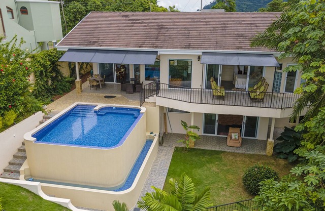 Villa Tucan - Modern Ocean View Home