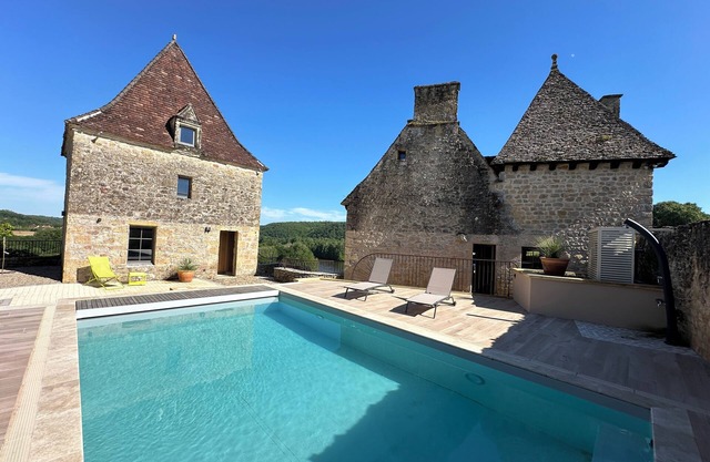Villa Turnac, Pour 12 Personnes, Piscine Chauffée. Vue Unique sur la Dordogne!
