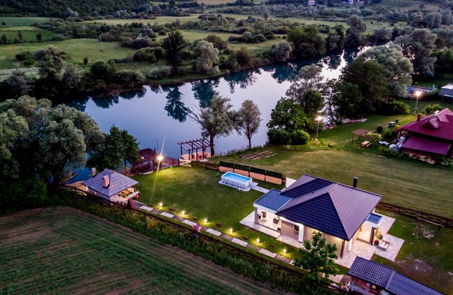 Villa Una Navis Bihać is situated on the shores of the emerald beauty of the Una