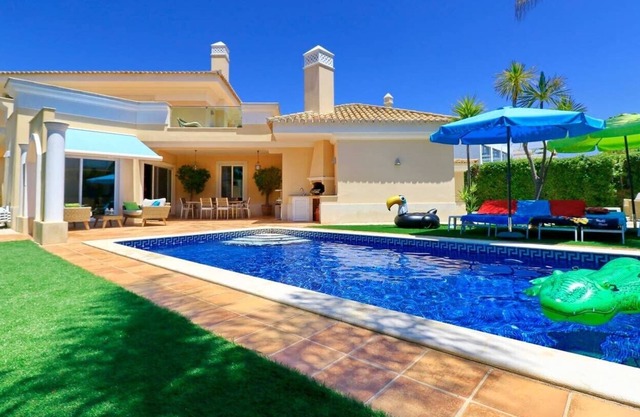Villa Vale Do Lobo 176 - 4 Bedroom villa - Great pool area - WiFi and Air conditioning