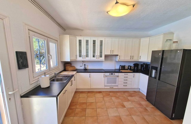 Villa Vallgornera - Großzügige Villa, Großes Grundstück mit Großem Pool, 8 Gäste