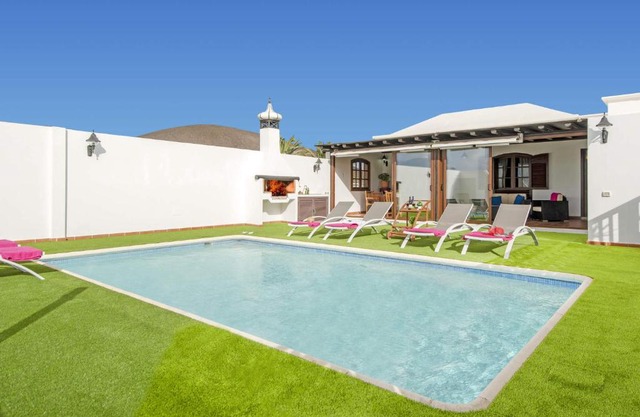 Villa Vegueta by Villa Plus