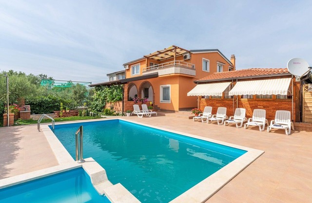 Villa Visnjan with Pool/One-Bedroom Apartment No.2 with Pool View