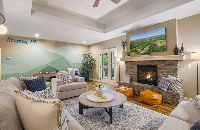 Villa w/30ft PrivateDeck, All Ensuite Bathrooms, Communal Pool, Golf, GameArea
