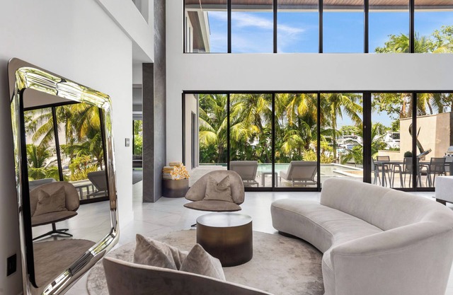 VILLA WATER FRONT MIAMI BEACH 6 BEDROOMS LUXURY 14PPL FAMILY BIG GROUP FRIENDLY