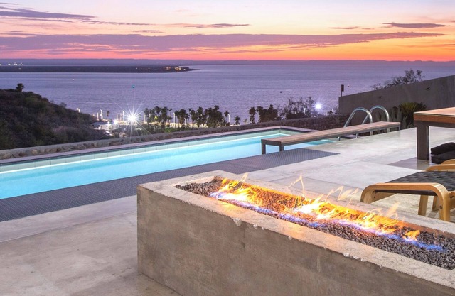 Villa Wellmina - Stunning Sunsets & Relaxing Poolside Vibes!