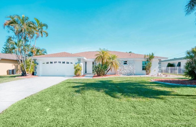Villa White Shell - beautiful 4 bedroom holiday villa with great boat access