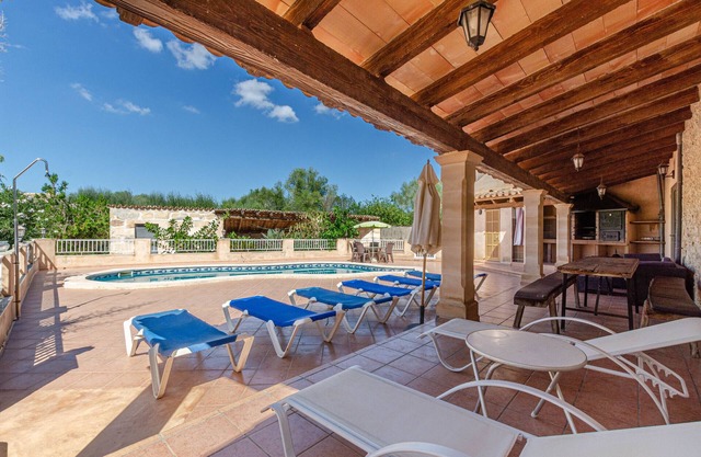 Villa with pool, barbecue and terrace, perfect for families, YourHouse Es Pleto