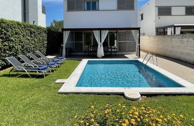 VILLA WITH 4 BEDROOMS CLOSE TO THE BEACH - 10% DISCOUNT IN MAY/JUNE