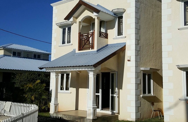 villa with communal pool 200m from the magnificent beach of bain boeuf