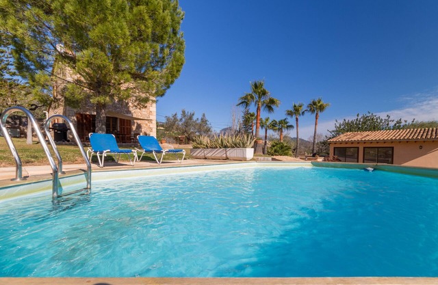Villa with detached house, air conditioning, wifi, garden, private swimming pool
