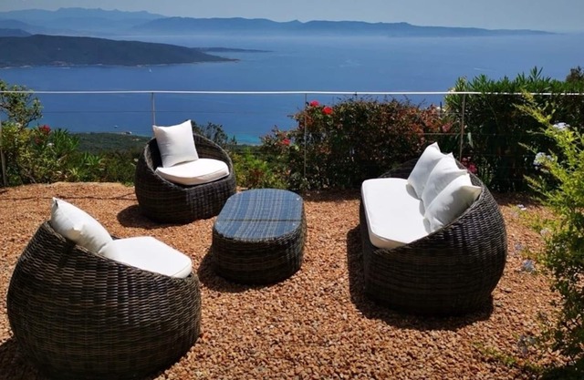 Villa with exceptional view over the Gulf of Valinco. Cupabia Bay
