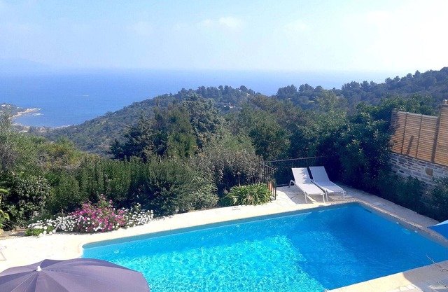 Villa with sea view in gated community