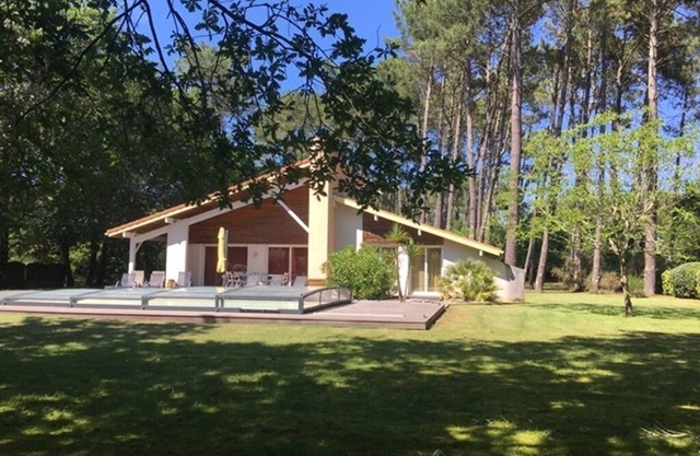 Villa with secure swimming pool 9.50x3.80 on a closed and planted garden of 4458m²