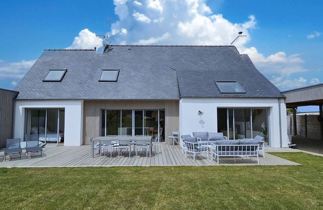 Villa with indoor pool 5 minutes walk from the beach