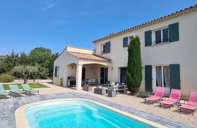 VILLA WITH POOL CLOSE TO AVIGNON