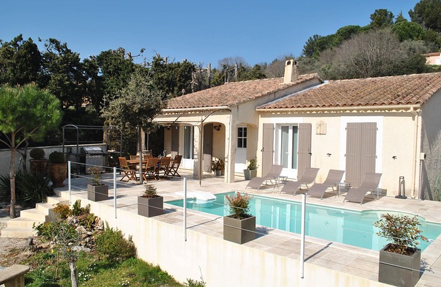 VILLA WITH POOL IN THE HEART OF PROVENCE VILLAGE