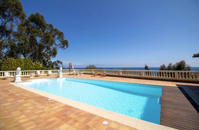 Villa with pool and exceptional sea view