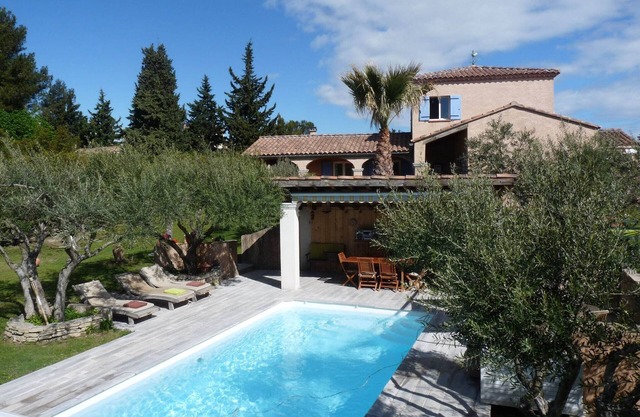 Villa with Pool in Roquemaure