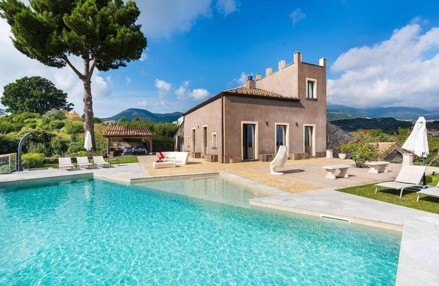 Villa with pool Sicily, Mt Etna villa, large villa to let Sicily