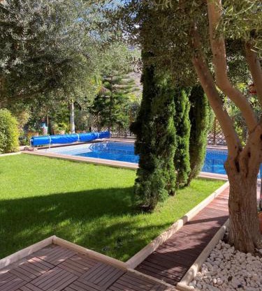 Villa with private pool and beautiful garden