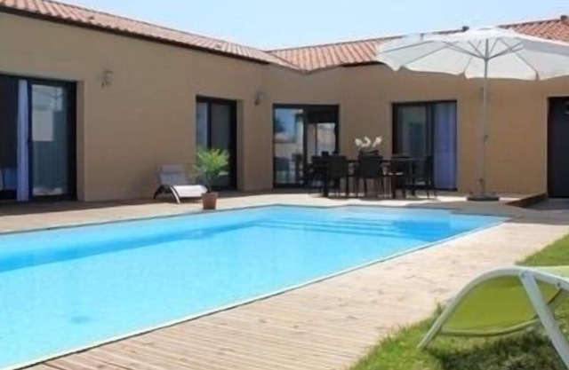 Villa with private heated pool