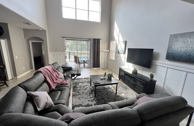 Villa with Private Hot Tub Close to Disney