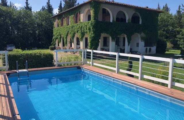 Villa with private pool, WIFI, A/C, TV, patio, panoramic view, parking, close to San Gimignano