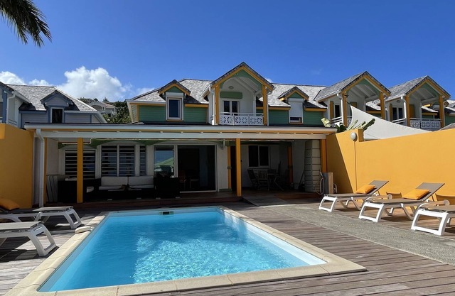Villa with private pool, a stone's throw from Orient Bay beach