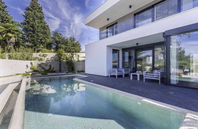 Villa with private pool, jacuzzi and sauna