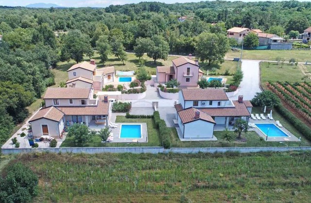 Villa with private pool and outdoor shower