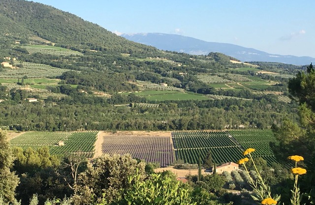 Villa with sunny swimming pool. Breathtaking view over the countryside.