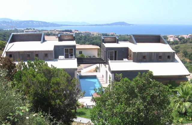 Villa with swimming pool and beautiful sea view close to beaches and shops
