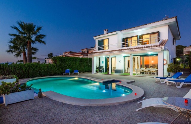 Villa with swimming pool in Llucmajor